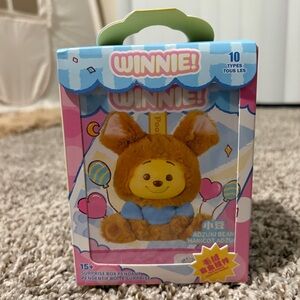 (Adzuki Bean) Winnie Surprise Box Pendant - Miniso